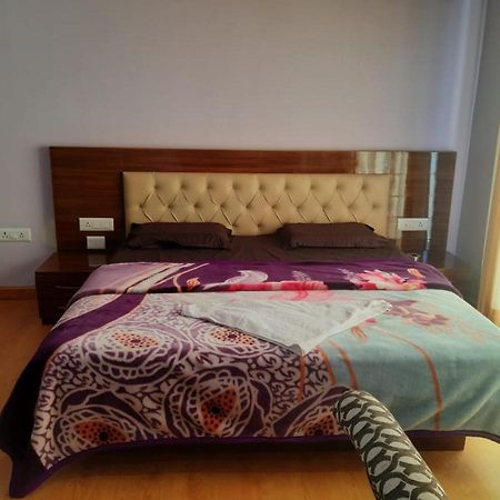 Destiny Hotel Solan Esterno foto