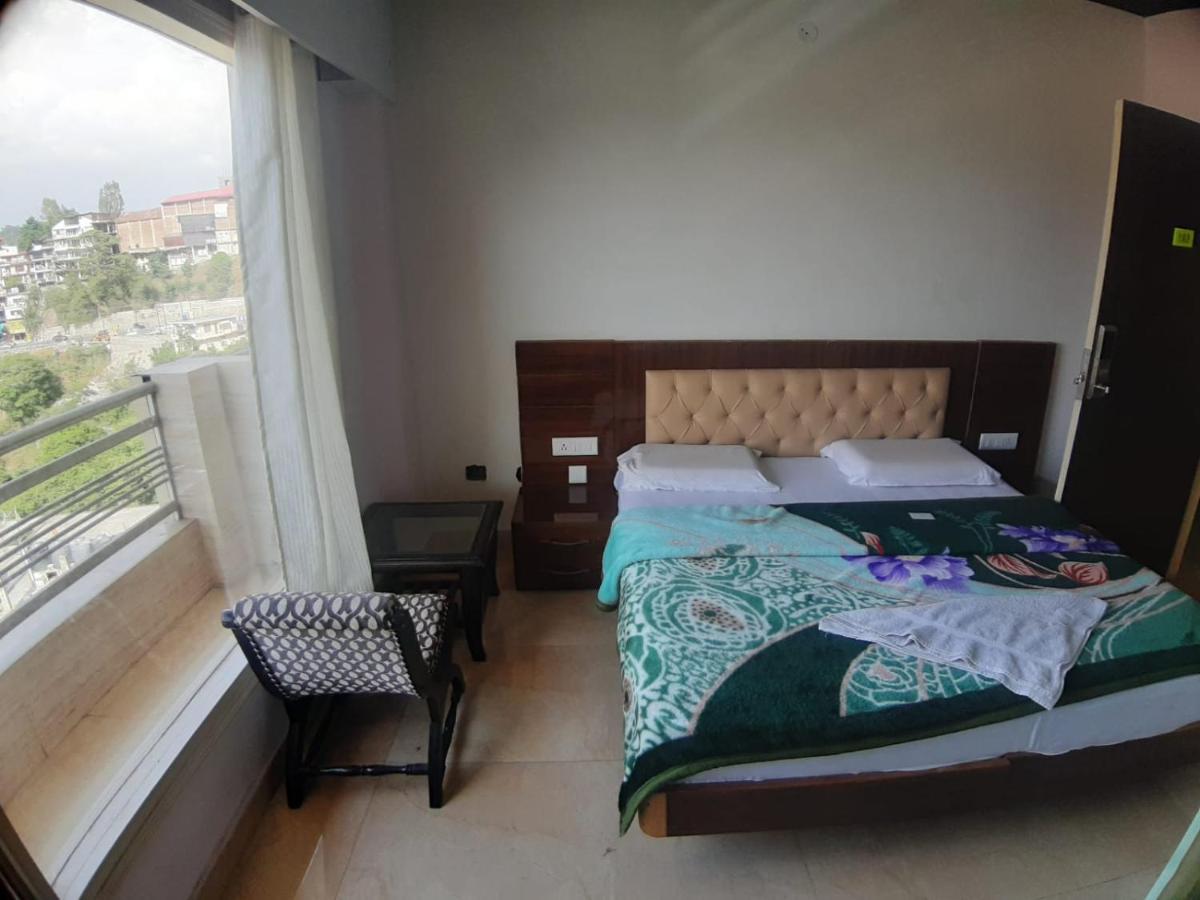 Destiny Hotel Solan Esterno foto