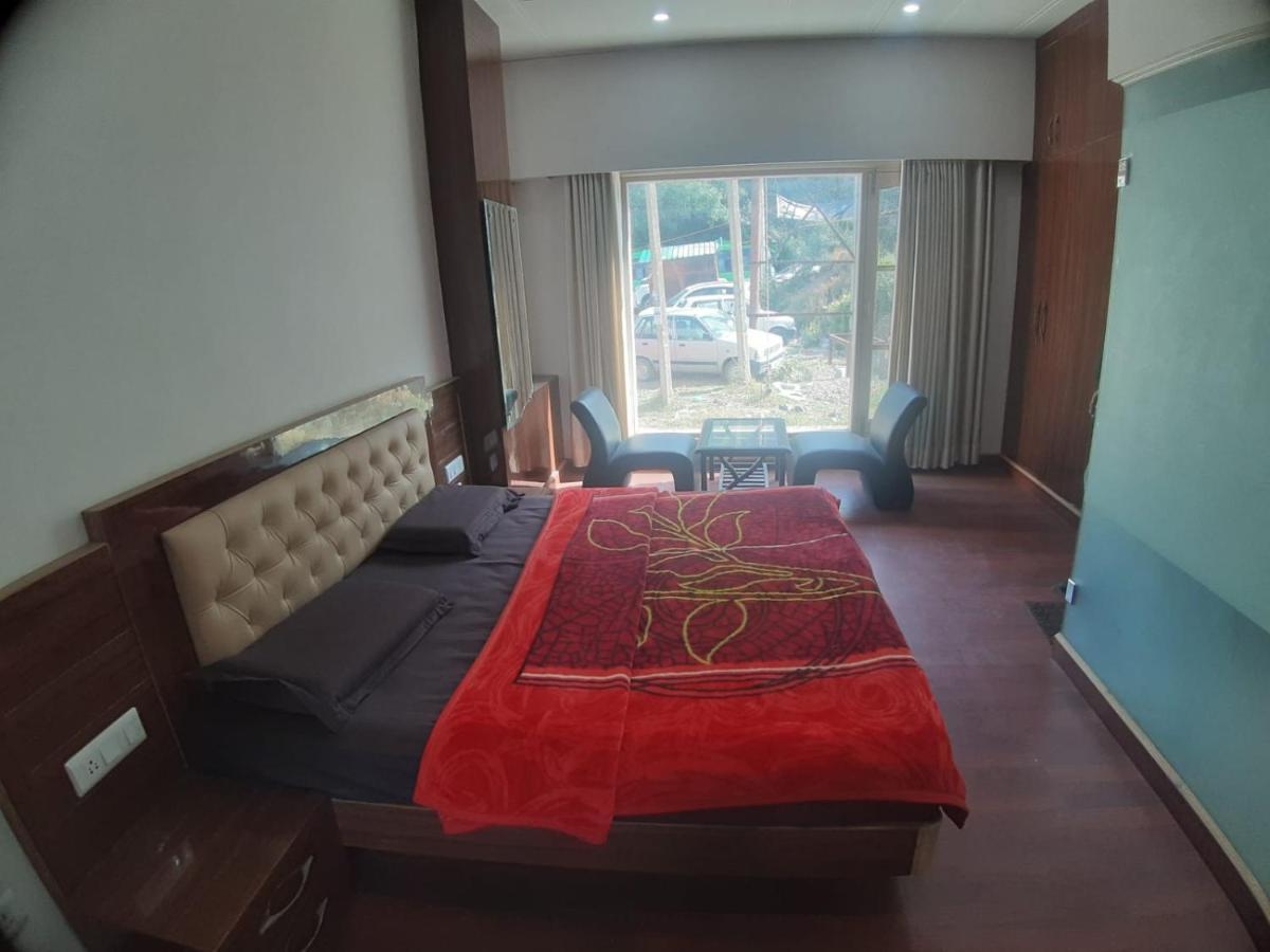 Destiny Hotel Solan Esterno foto