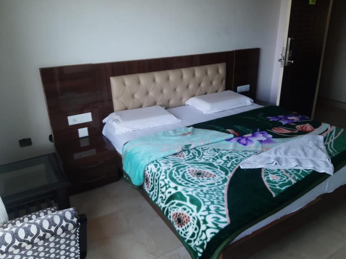 Destiny Hotel Solan Esterno foto